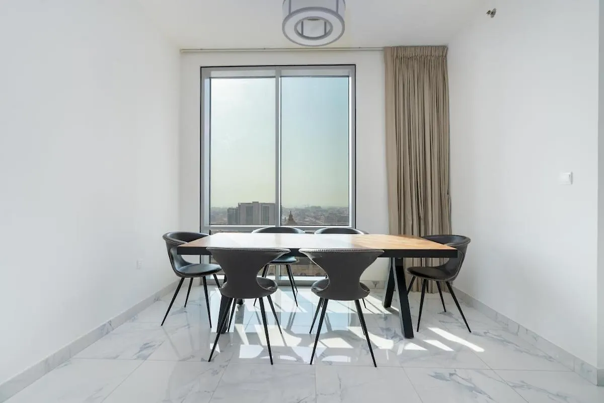 Lägenhet Classy Home In Dubai Center