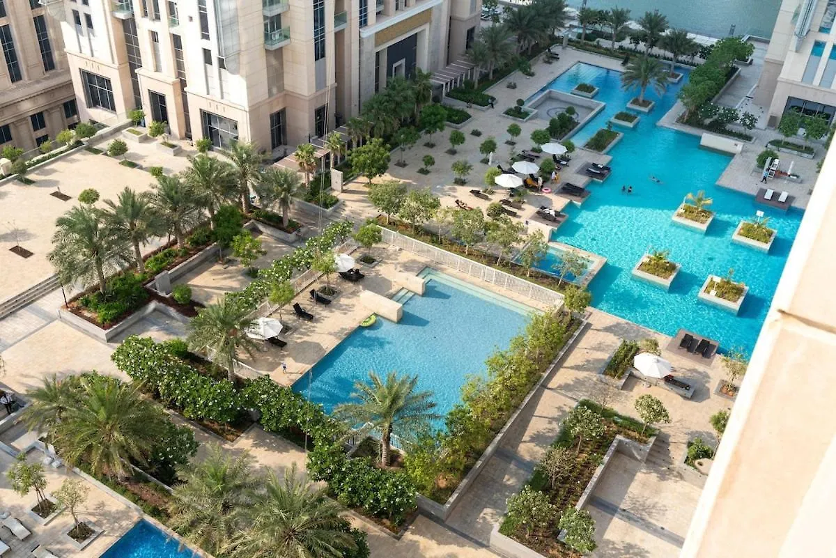 Classy Home In Dubai Center